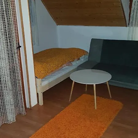 Hnedy Domcek Alpesi faház *